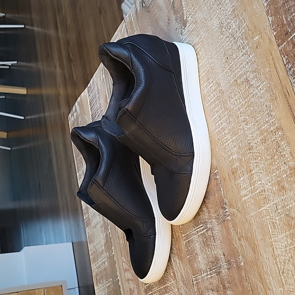 MIA Lyndsie Black Sneaker Sz 7
